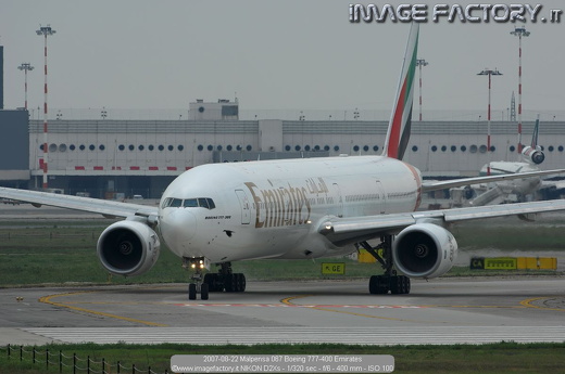 2007-08-22 Malpensa 067 Boeing 777-400 Emirates